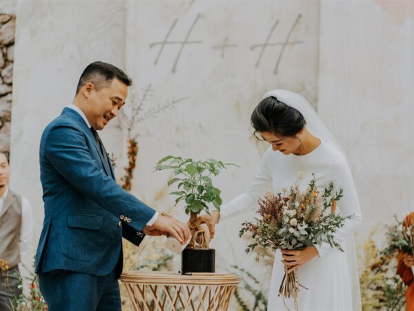 Nghi thức trồng cây trong đám cưới mang lại nhiều ý nghĩa độc đáo lâu dài cho cặp đôi