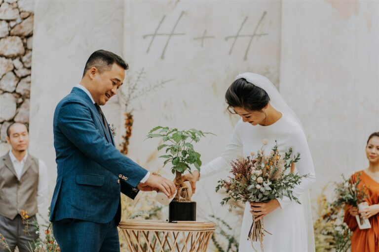 Nghi thức trồng cây trong đám cưới mang lại nhiều ý nghĩa độc đáo lâu dài cho cặp đôi
