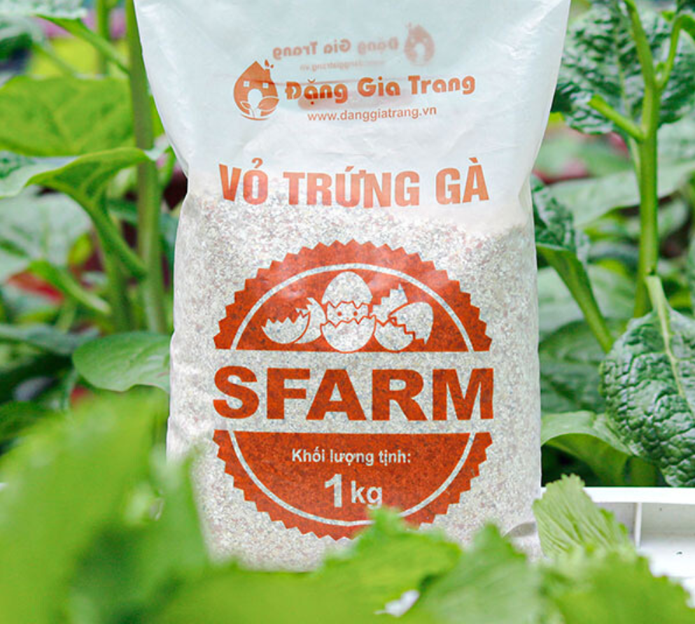 Vỏ trứng gà SFARM (1kg) - Cải tạo đất, bổ sung Canxi, cho cây con, rau màu  